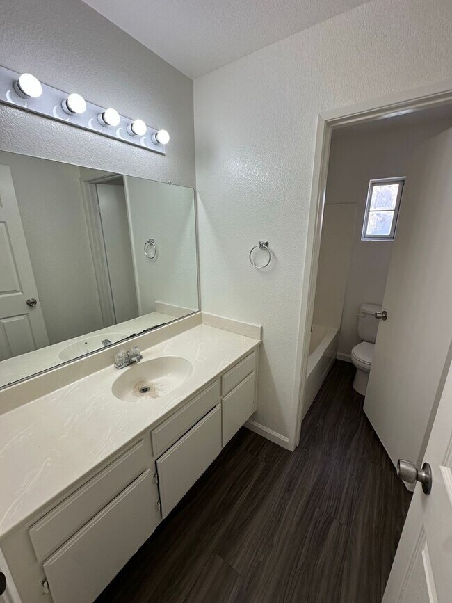 Building Photo - 3 BEDROOM ADELANTO HOME