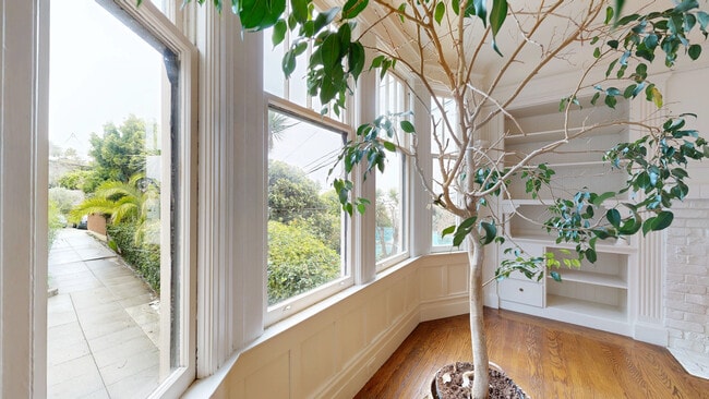 Building Photo - 941 Lombard St