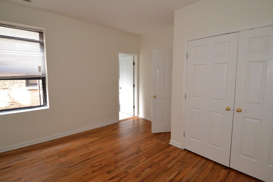 Building Photo - 911 W Dakin St