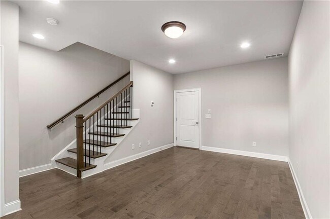 Building Photo - 4312 Parkside Pl