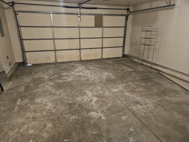 Building Photo - Welcome to this stunning 3-bedroom, 2.5-bathroom home located in the vibrant city of Nampa, ID.