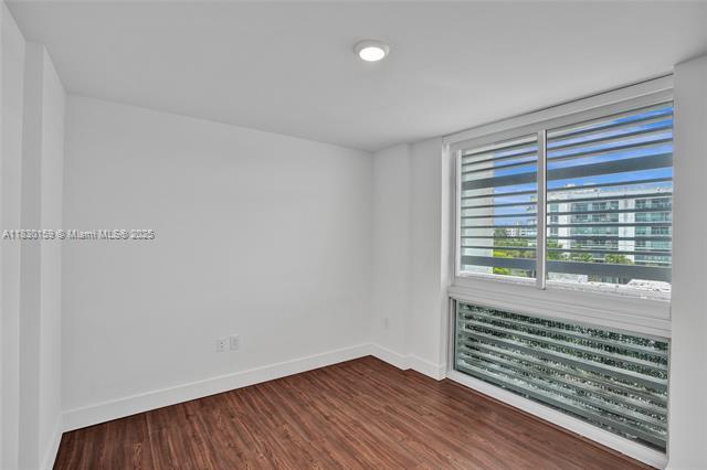 Building Photo - 9261 E Bay Harbor Dr
