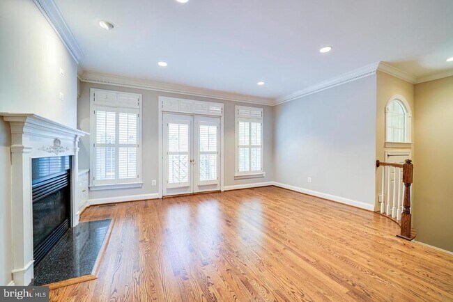 Building Photo - 819 Rivergate Pl