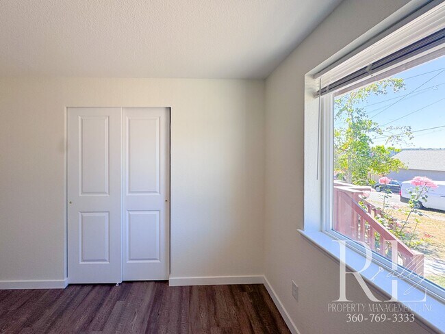 Building Photo - Newly Renovated Charmer in the Heart of Ma...