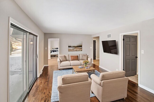 Building Photo - Renovated 4-Bedroom Home in Olympia Fields
