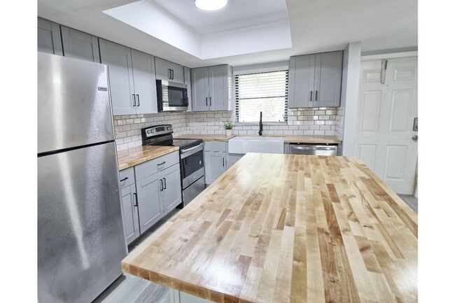 Building Photo - Gorgeous New Remodel! Pine Haven Condo in Bonita Springs!