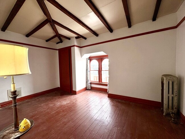 Building Photo - 342 N Newberry St