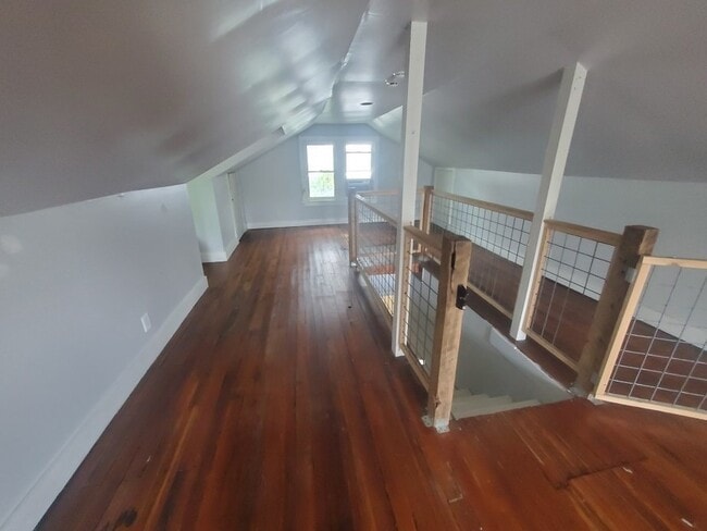 Building Photo - Check out this beautiful 3BR/2BA bungalow ...