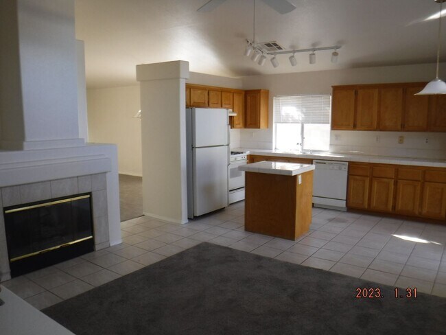 Building Photo - SINGLE STORY HENDERSON HOME WITH THREE BED...