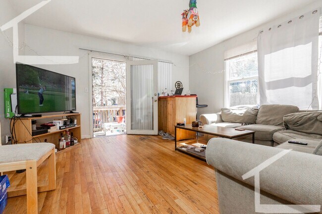 Building Photo - Large Townhouse in Allston, Parking Included, Laundry is in the Unit, Central Heat/AC, Deck