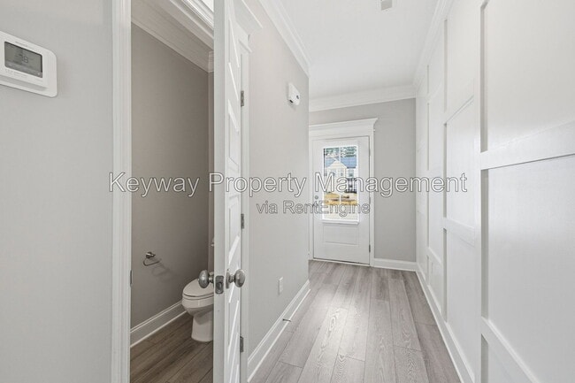 Building Photo - 228 Linsmore Ave
