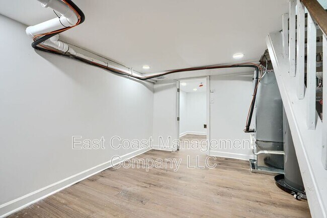 Building Photo - 1153 Sargeant St