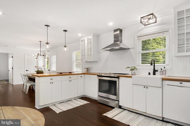 Building Photo - 6670 Cedar Cove Rd