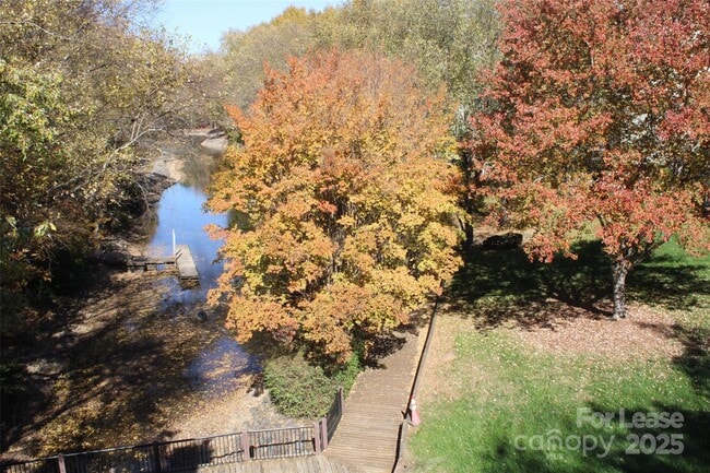 Building Photo - 19839 Henderson Rd