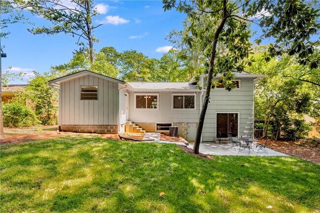 Building Photo - 2563 Beverly Hills Dr