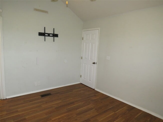 Building Photo - 4647 Bonnie Brae St