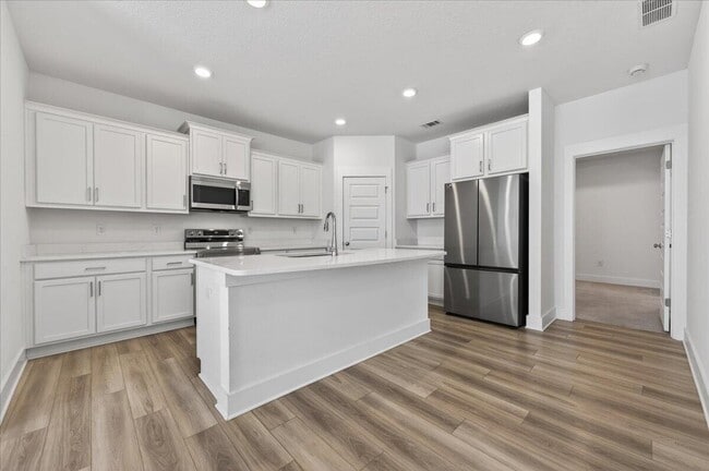 Building Photo - 210 Lyla Ln