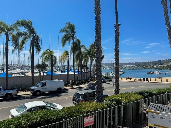 Building Photo - Beautiful Furnished 1 Bedroom, 1.5 Bath Condo with Harbor Views - Flexible Lease!