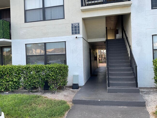 Building Photo - 708 Executive Center Dr