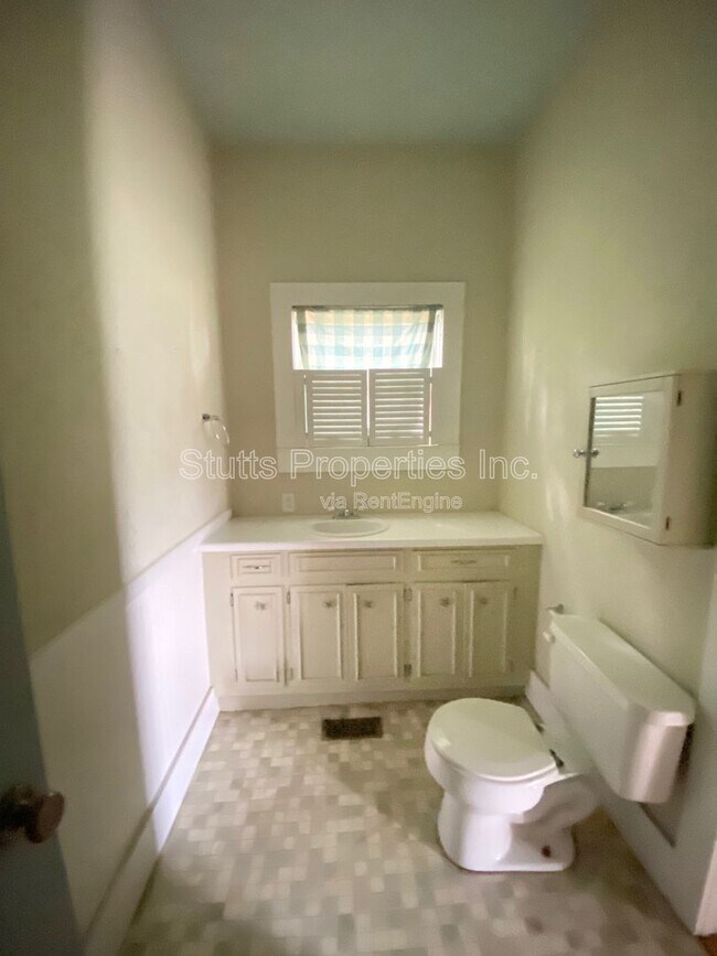 Building Photo - 403 Almon Ave