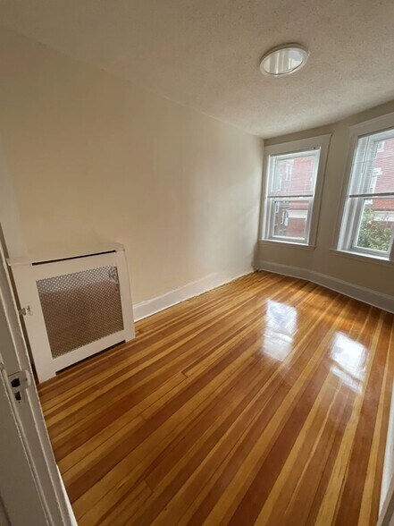 Building Photo - 9 Barrows St