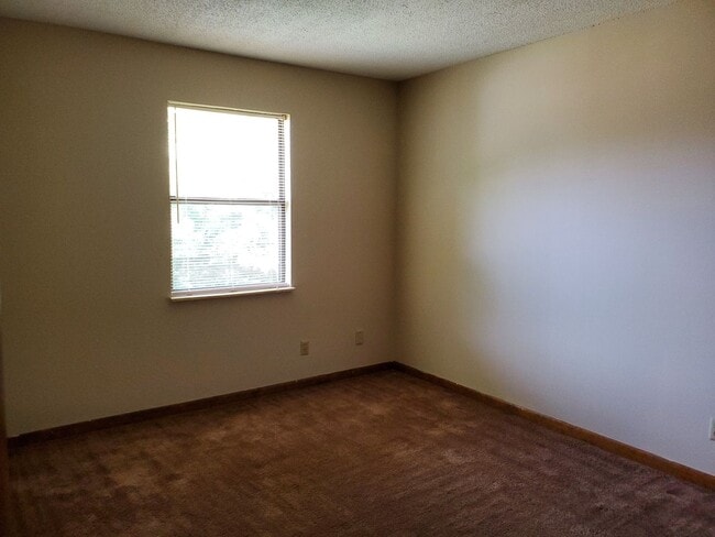 Building Photo - Maryville 2BR/ 1BA Condo