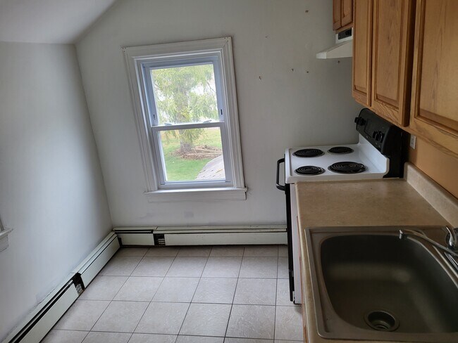 Kitchen - 425 Vassar Rd