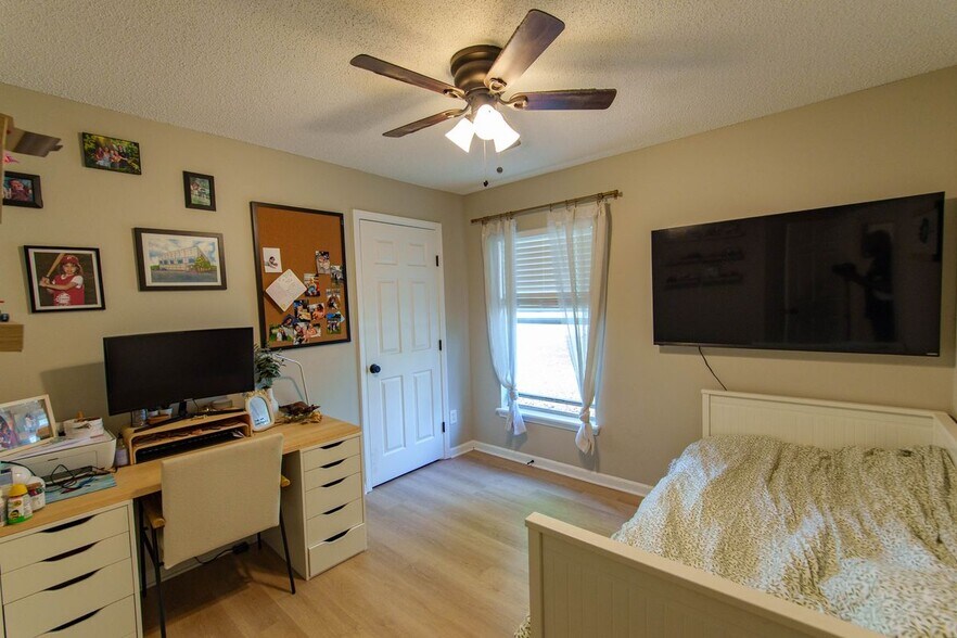 Building Photo - 11865 Noble Fir Ct