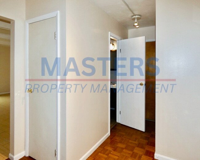 Building Photo - 532 Dussel Dr