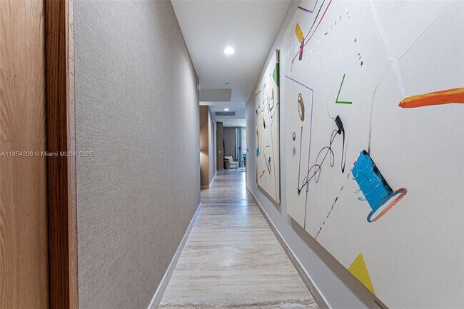 Building Photo - 15811 Collins Ave