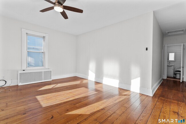 Building Photo - 394 Gregory St