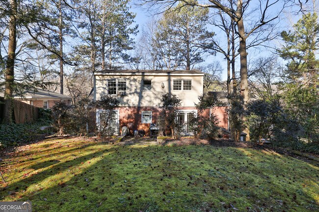 Building Photo - 487 Lakeshore Dr NE