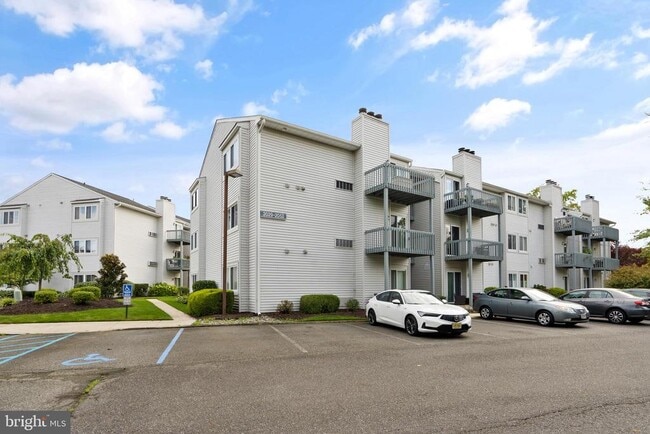 Building Photo - 2037 Lucas Ln