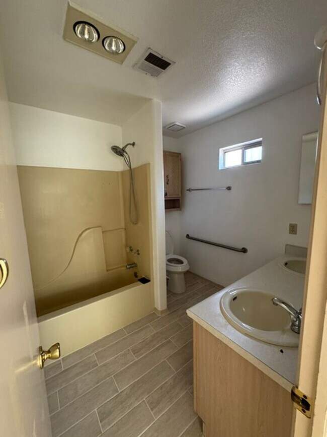 Building Photo - 4894 Arena Dr