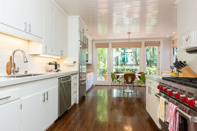 Building Photo - HUGE 5+BR/4.5BA Four Story Presidio Hts./ Laurel Village Home! Garage! Flat Yard!  PROGRESSIVE