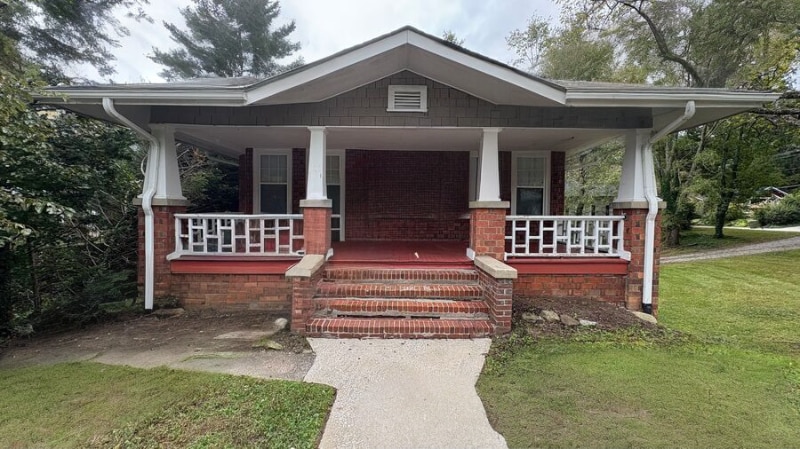 Building Photo - 834 5th Ave W