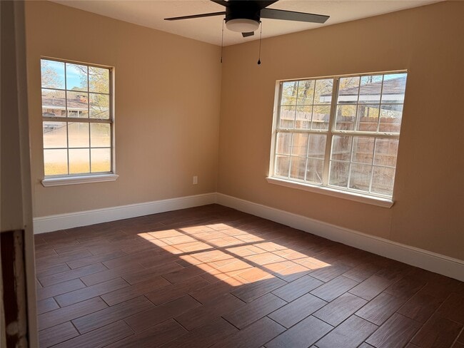 Building Photo - 628 Truman St