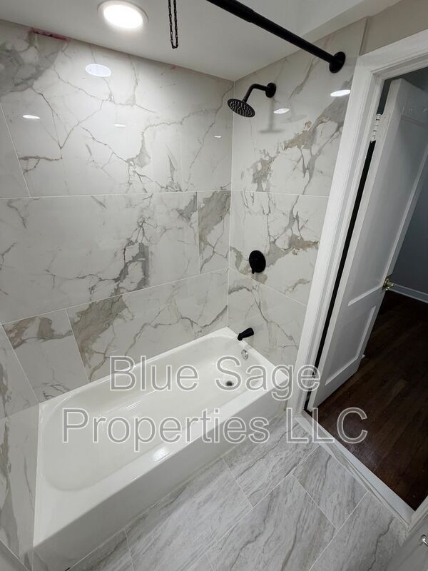 Building Photo - 402 Rively Ave