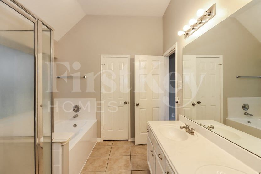 Building Photo - 3803 Oakwilde Cir
