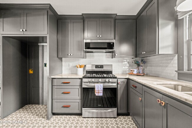 Building Photo - 107 Acadian Dr
