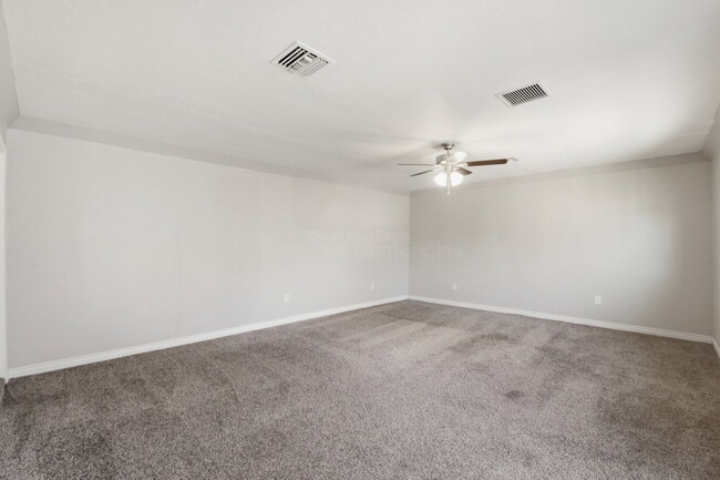 Building Photo - 1901 N Rosemont Blvd