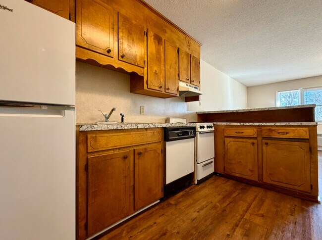 Building Photo - 1442 Riverview Rd