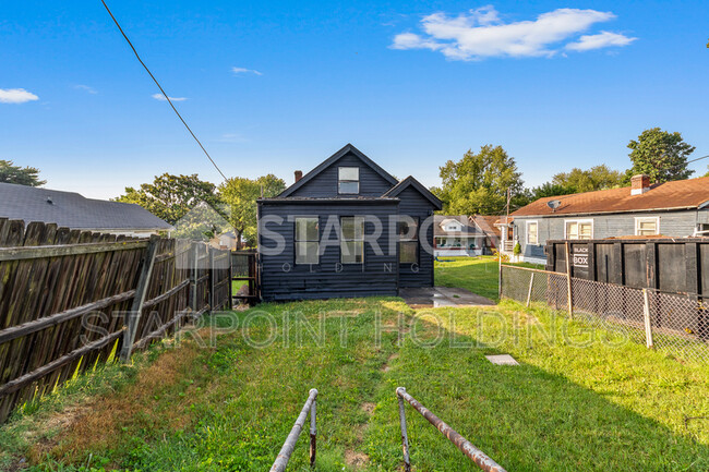 Building Photo - 1726 W Gaulbert Ave