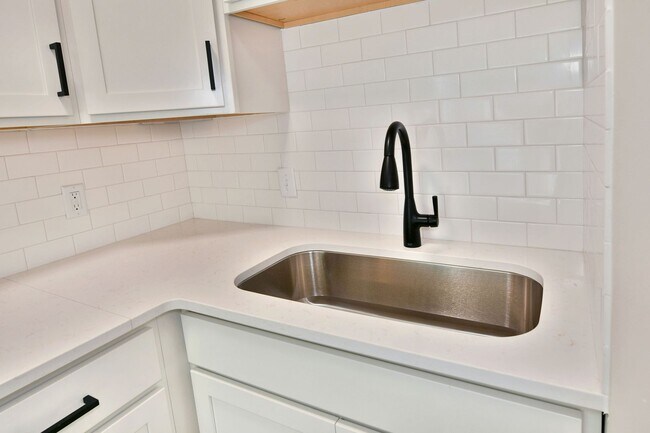 Building Photo - 72-78 S Roanoke