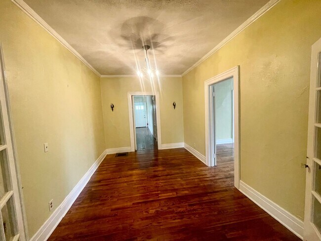 Building Photo - 828 N Jefferson St