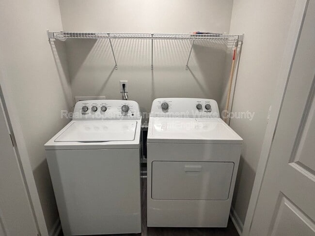 Building Photo - 8539 Beckett Chase Wy