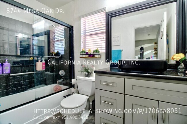 Building Photo - 8744 Mesa Oak Dr