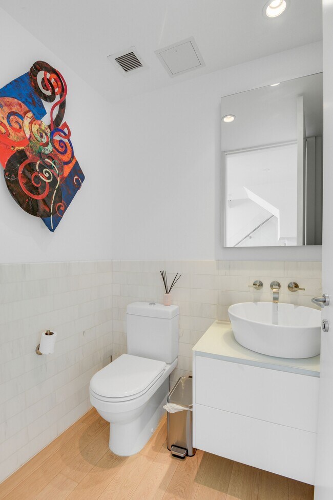 Building Photo - 250 Bowery