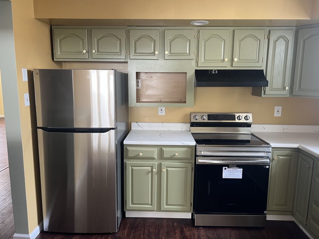 Building Photo - 132 E Main St