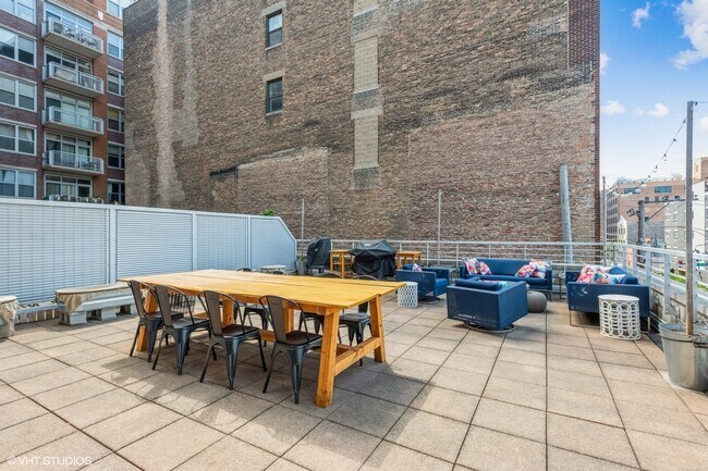Building Photo - 933 W Van Buren St